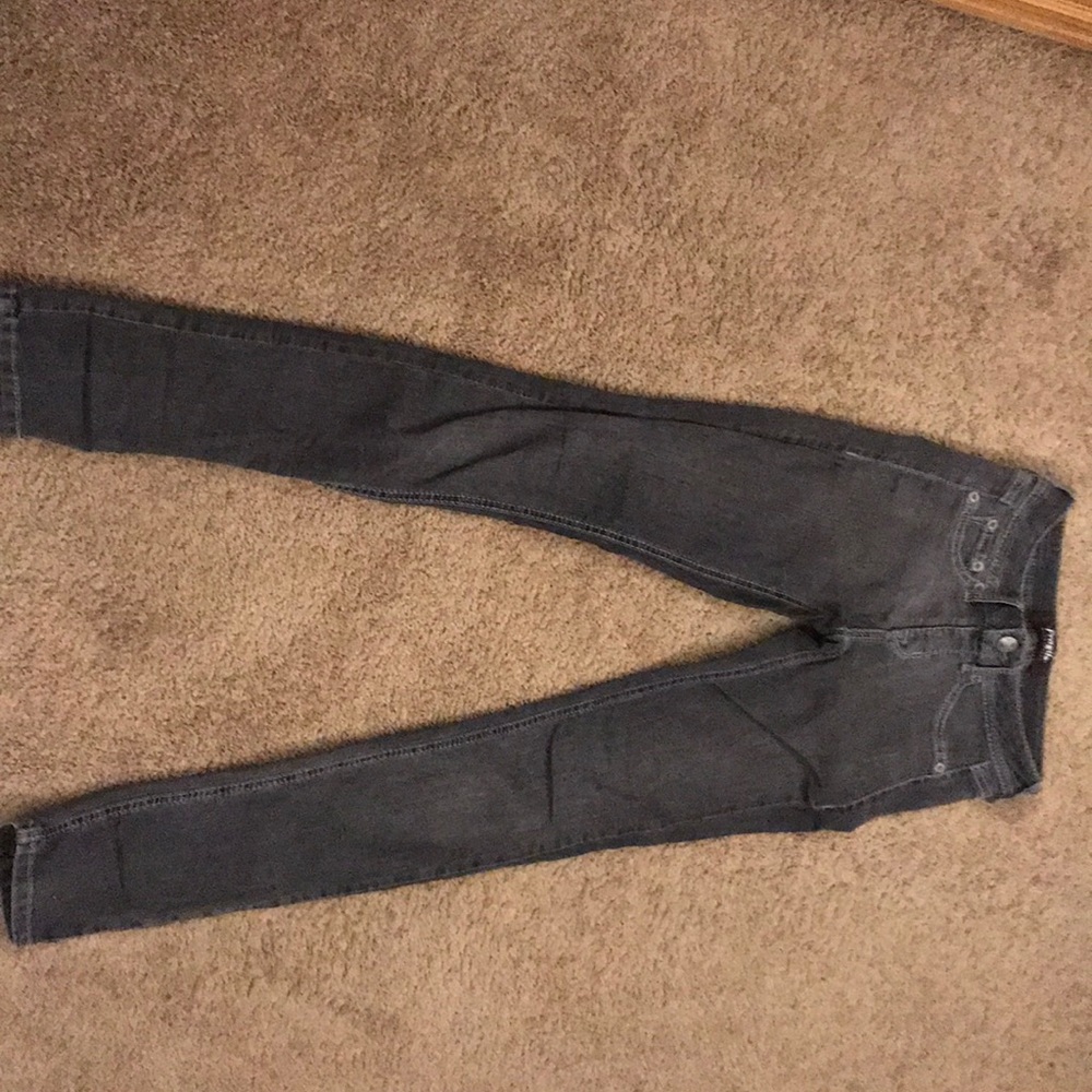 Fragile jeans